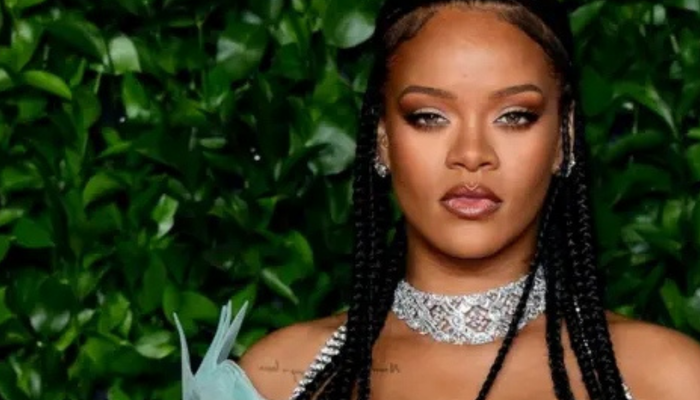 Rihanna’dan iddialı paylaşım! İç çamaşırıyla poz verdi beğeni yağdı!