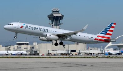 American Airlines, ABD’deki uçuşlarını teknik bir sorun nedeniyle kısa süreliğine durdurdu