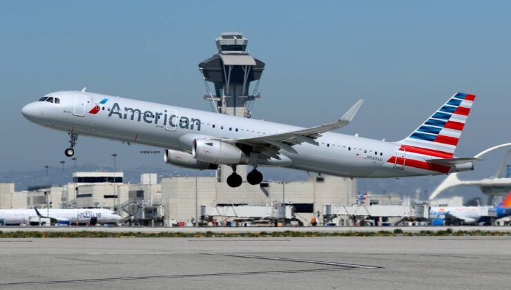 American Airlines, ABD’deki uçuşlarını teknik bir sorun nedeniyle kısa süreliğine durdurdu