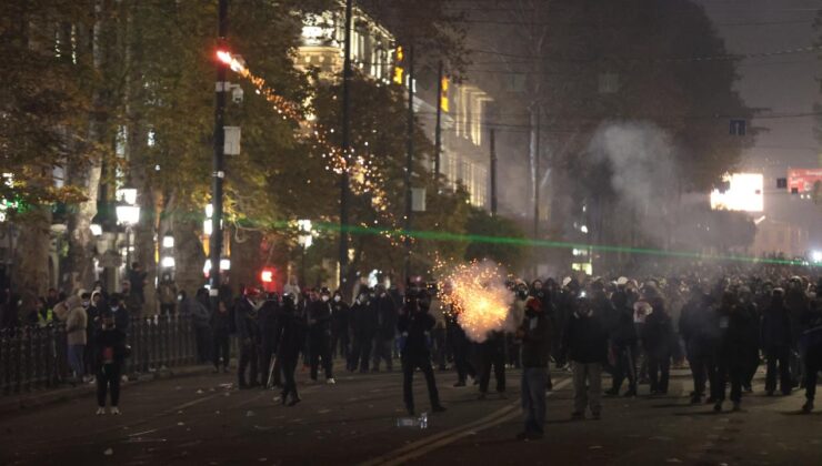 Gürcistan’daki protestoya çevik kuvvet müdahale etti