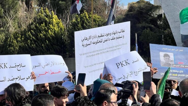 Şam’da terör örgütü PKK/YPG’ye karşı protesto gösterisi düzenlendi