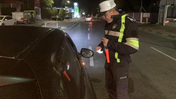 Ülke genelinde trafik denetimleri… 251 sürücüye rapor, 22 araca men, 3 sürücüye de tutuklama