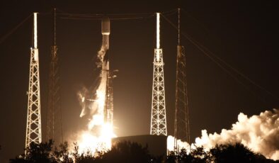 Uzayda mahsur kalan astronotların yerini alacak ekibin fırlatılışı ertelendi